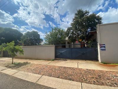 House For Sale in clydesdale, Pretoria
