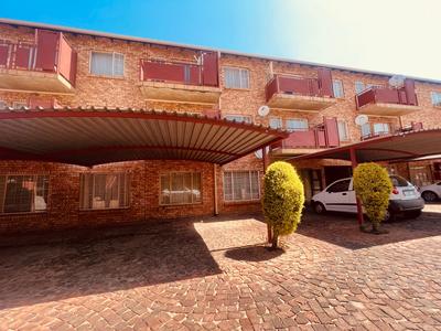 Townhouse For Sale in Mountain View, Pretoria